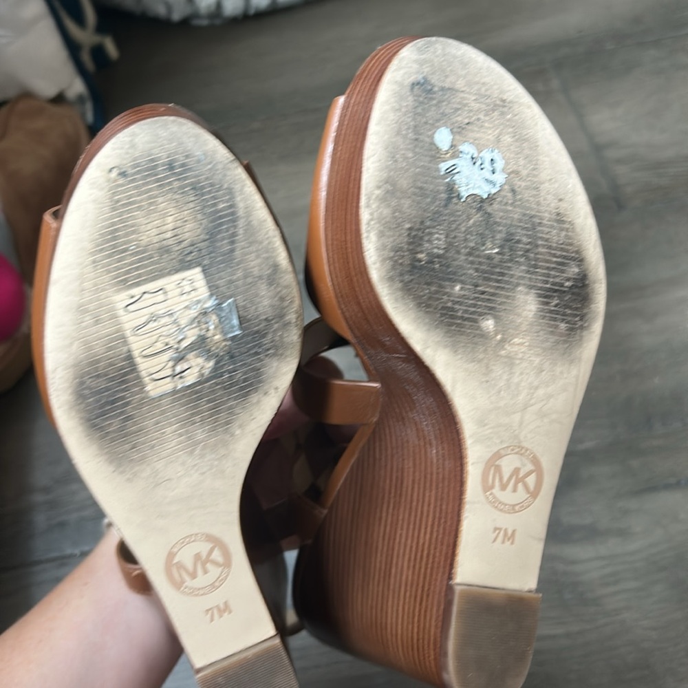 EUC Michael Kors brown leather wedges size 7 - Picture 5 of 8